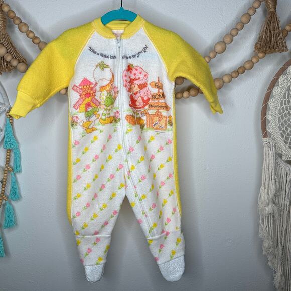Vintage Strawberry Shortcake Fleece Zip Sleeper - Picture 1 of 9